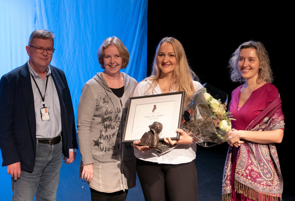 Dekan Tore Dingstad, Toril Carlsen, Elisabeth Teige og Olesya Tutova ved Operahøgskolen.