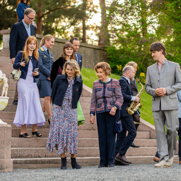 Musikalsk og majestetisk åpning av keramikkutstilling på Oscarshall Musikalsk og majestetisk åpning av keramikkutstilling på Oscarshall