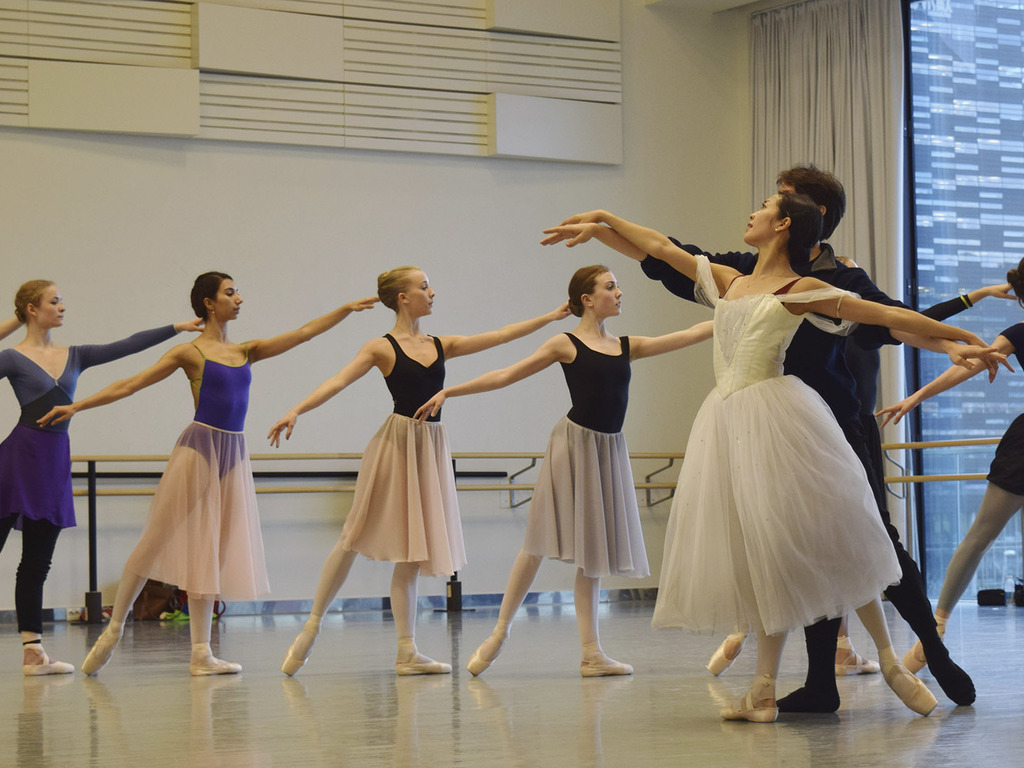 Studenter danser i “Giselle” på Den Norske Opera og Ballett Studenter danser i “Giselle” på Den Norske Opera og Ballett