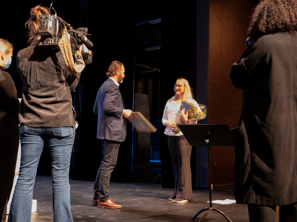 Fikk pris og 600 000 på scenen Fikk pris og 600 000 på scenen